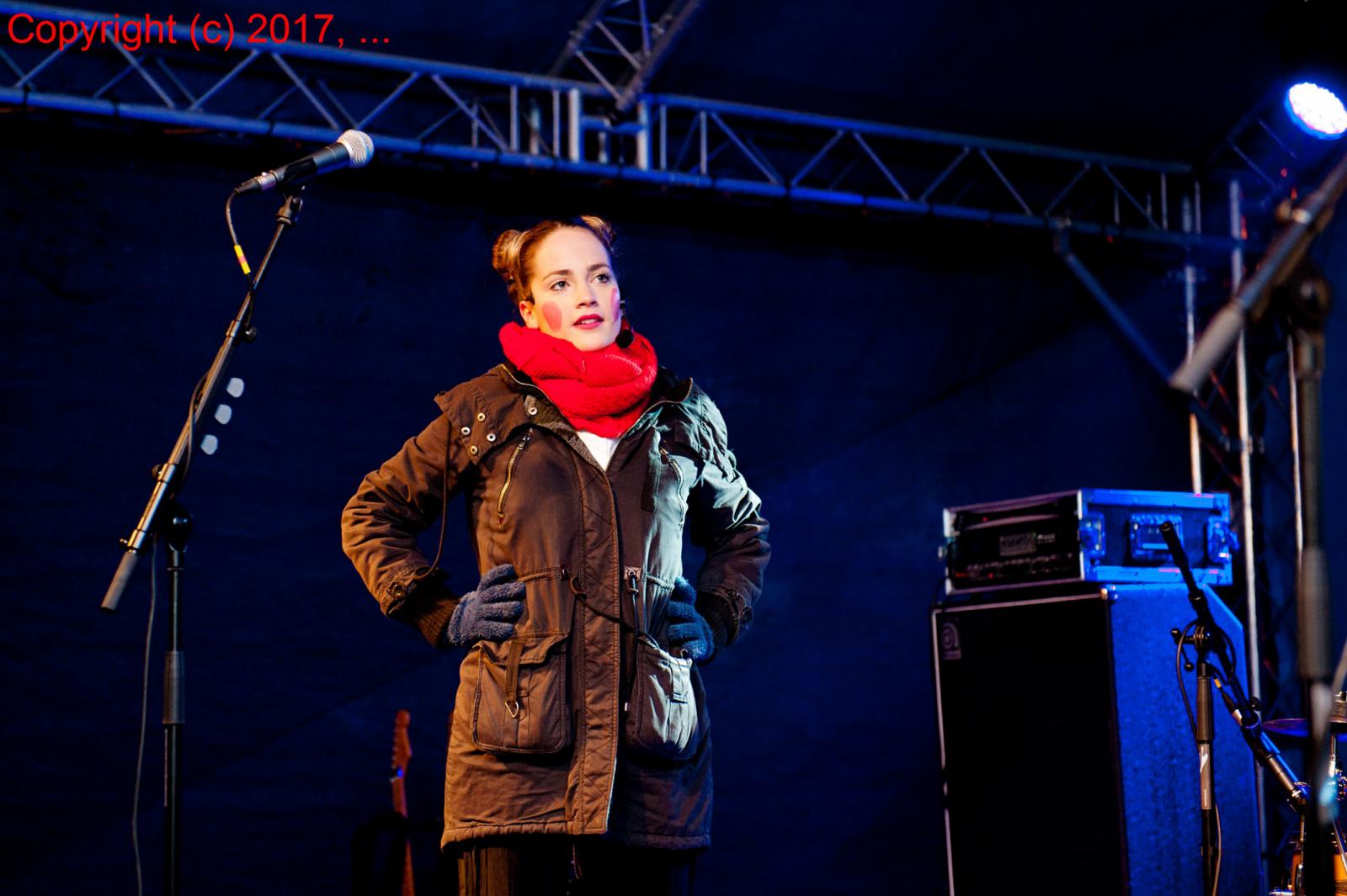 Fotogaléria Vítanie nového roku v Púchove (1.1.2017) (28) Vítanie nového roku v Púchove (1.1.2017)